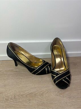 Le Chateau Y2K Chic Black and Gold Peep-Toe Heels - WELL WORN